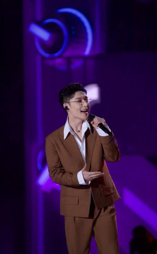 张艺兴跨年爆料视频,揭秘幕后故事与精彩瞬间  第1张